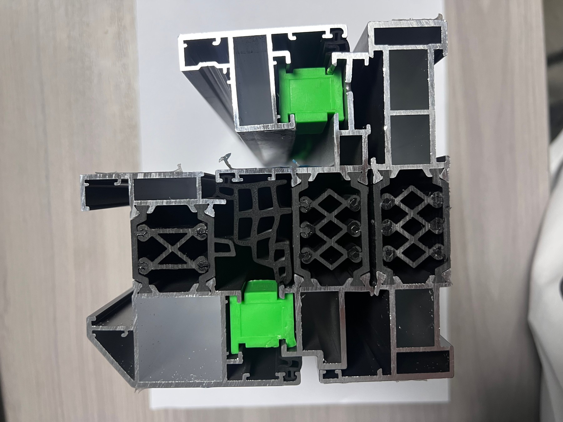 新款110断桥平开型材截面实拍