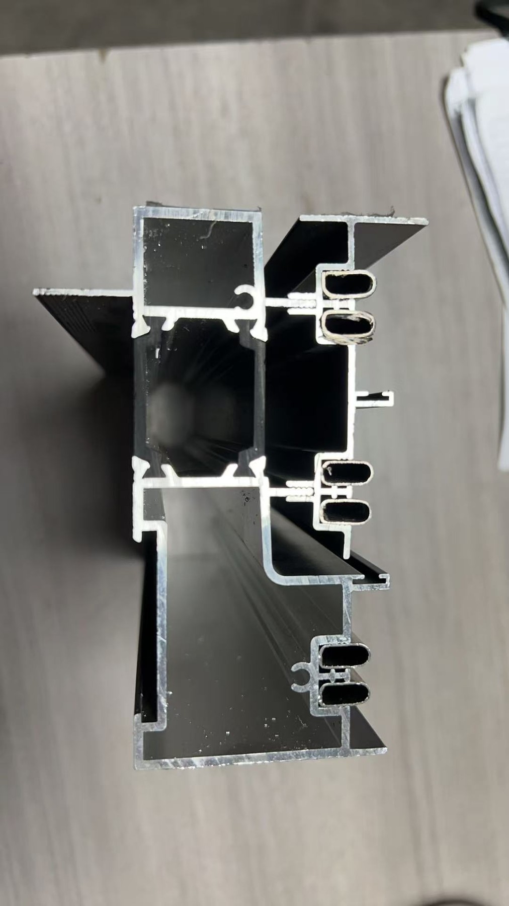 110断桥推拉型材截面实拍